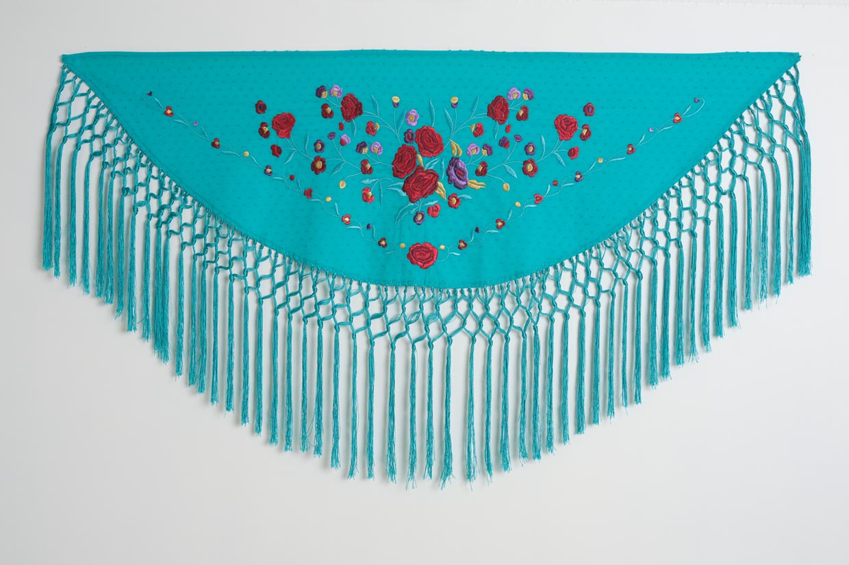 MANTON BORDADO NIÑA PLUMETY CLAVELLINA AGUAMARINA