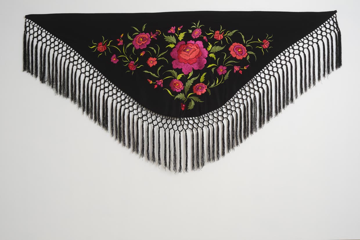 MANTON BORDADO ARTEMISA MUJER NEGRO