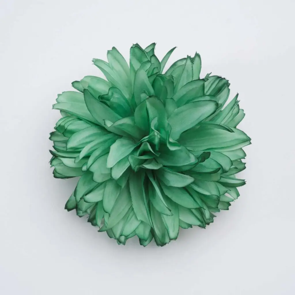 Flor de flamenca verde agua para peinados de moda flamenca