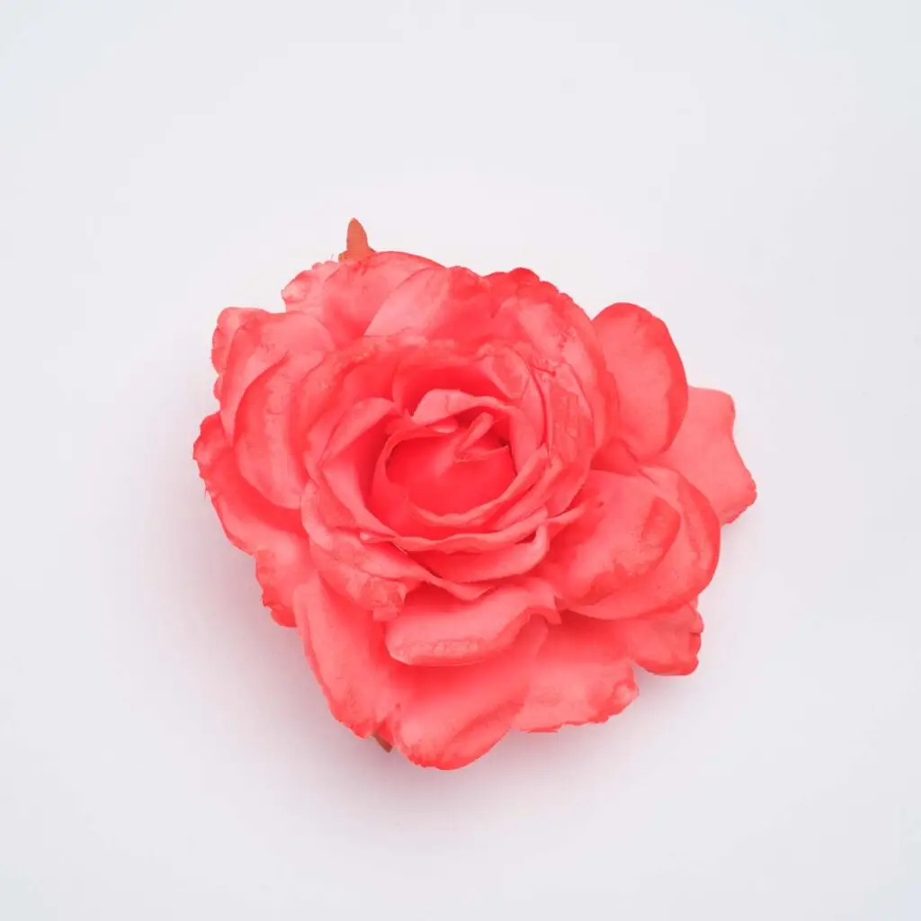 Flor de flamenca coral tipo rosa para peinados de moda flamenca