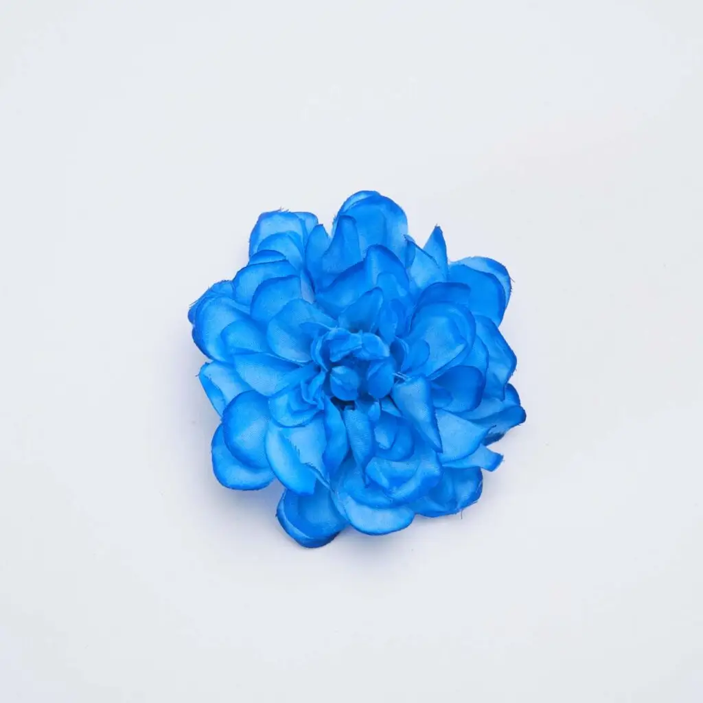 Flor azul perfecta para recogidos