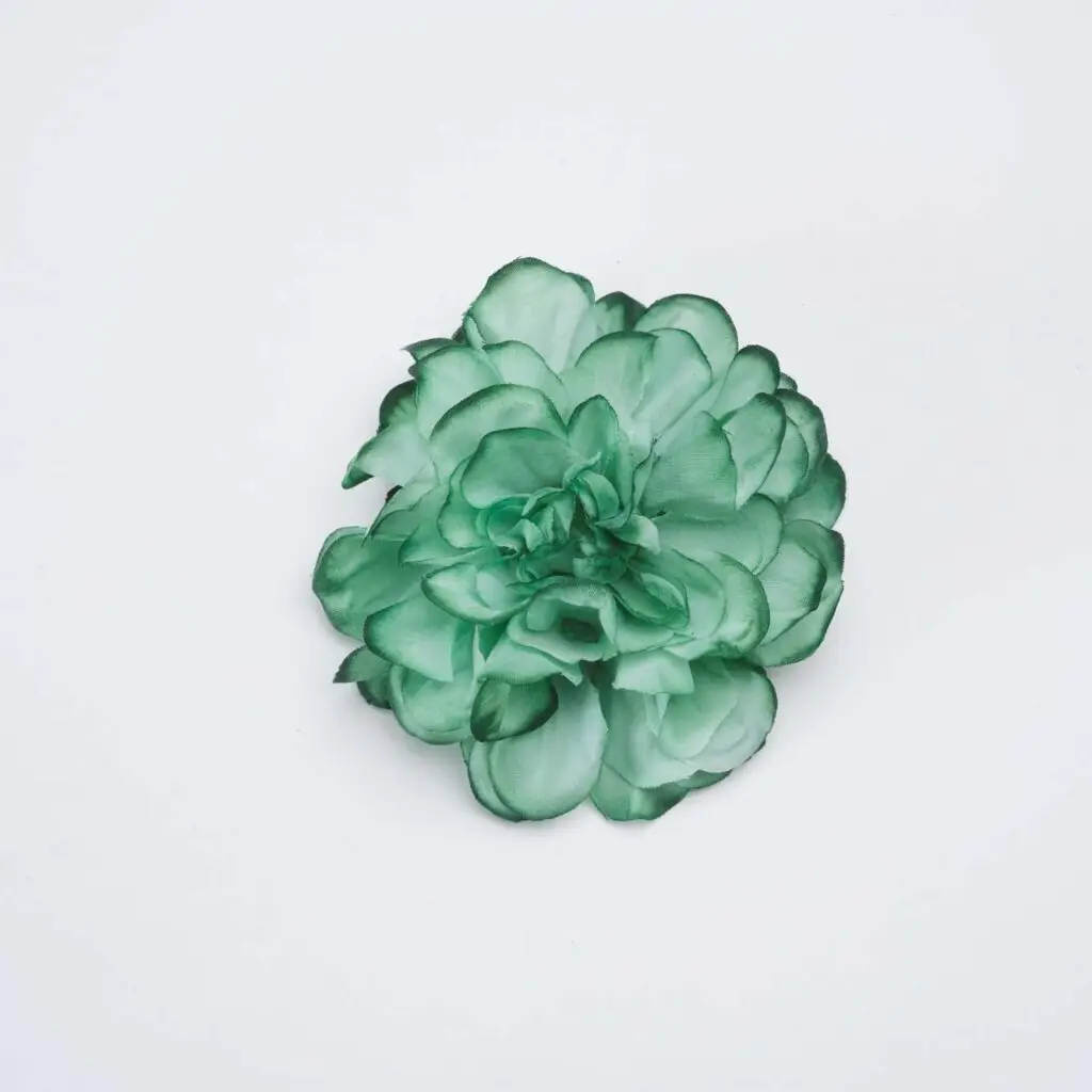 Flor de flamenca verde agua para peinados de moda flamenca
