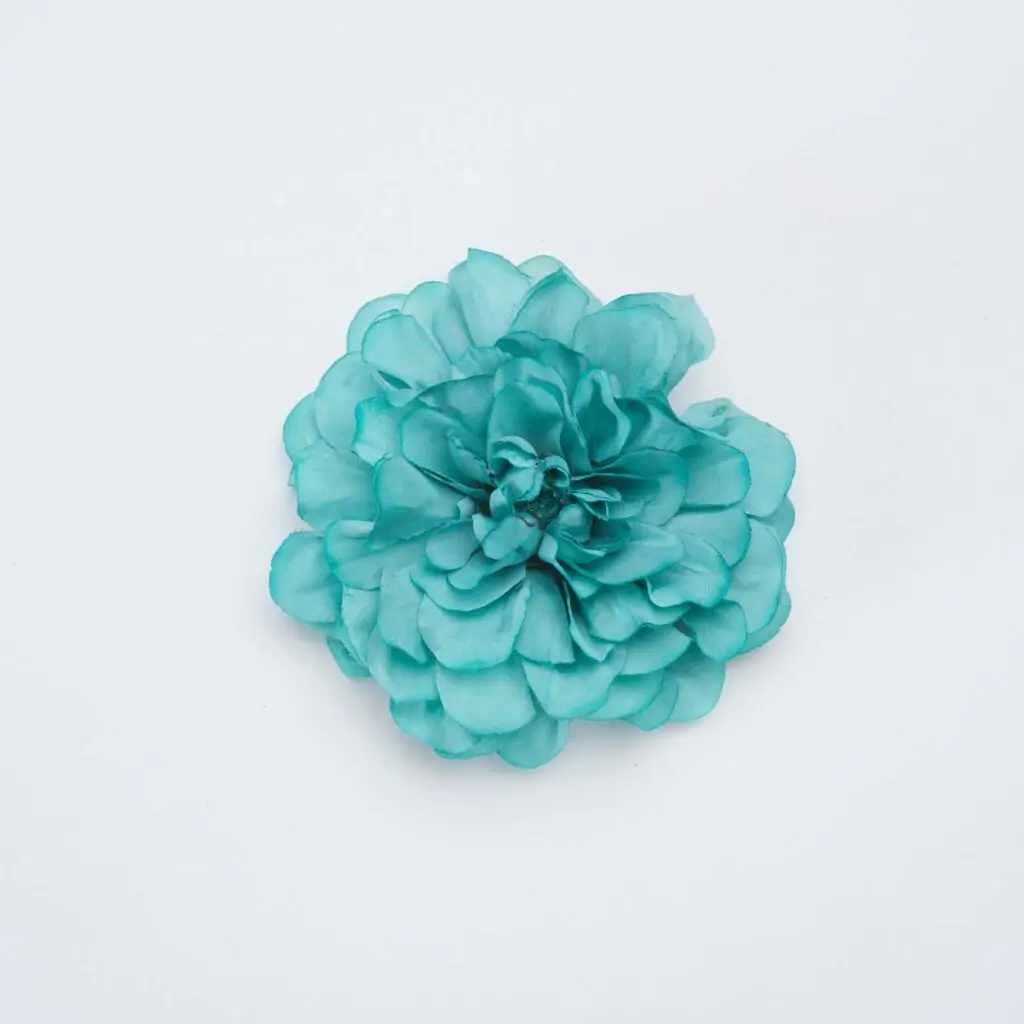 Flor de flamenca turquesa para peinados de moda flamenca