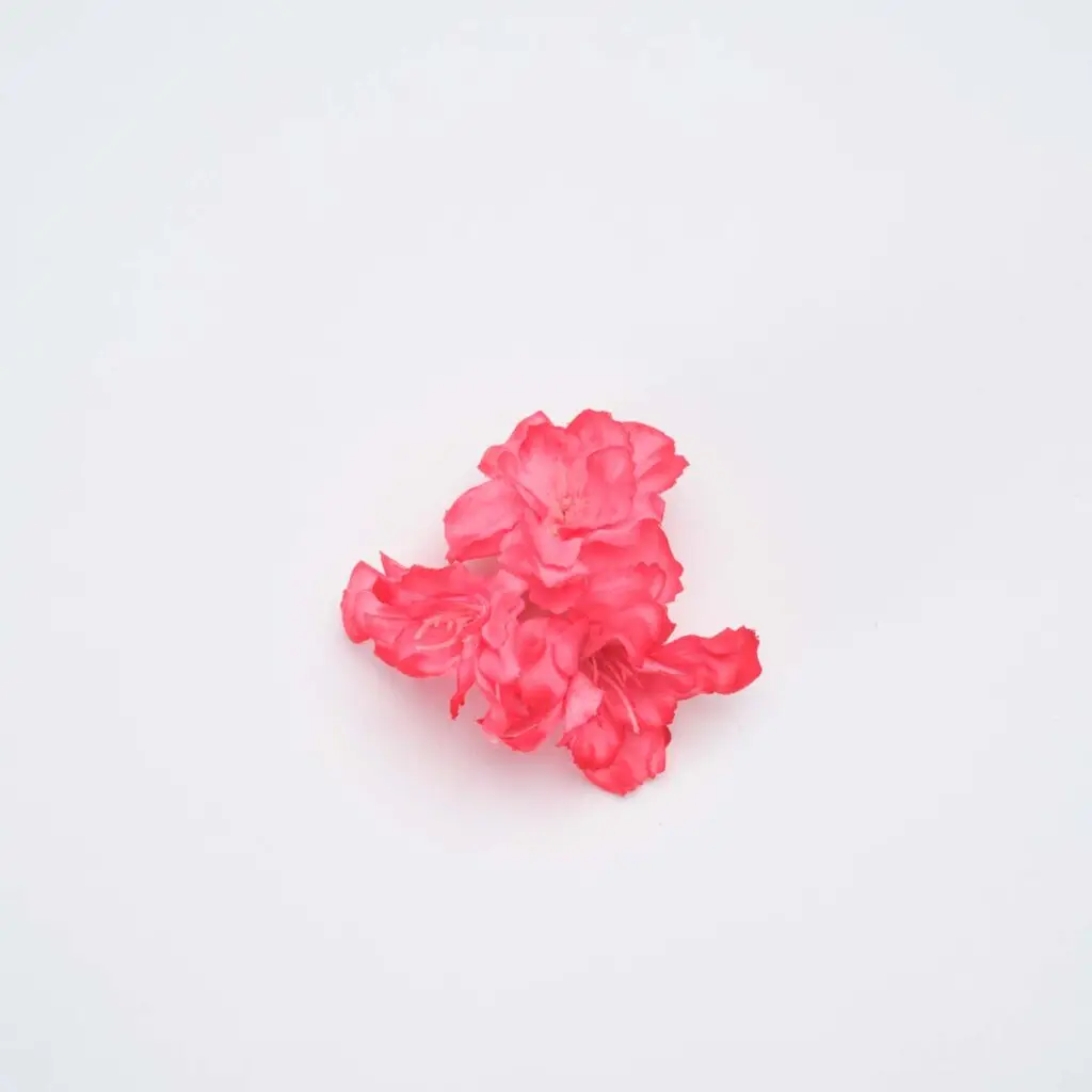 Flores de flamenca coral para peinados de moda flamenca